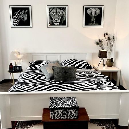 Oldtown Safari Lodge Bratislava Bagian luar foto