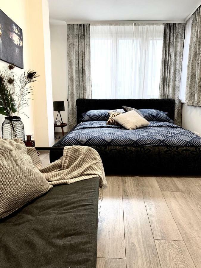 Oldtown Safari Lodge Bratislava Bagian luar foto