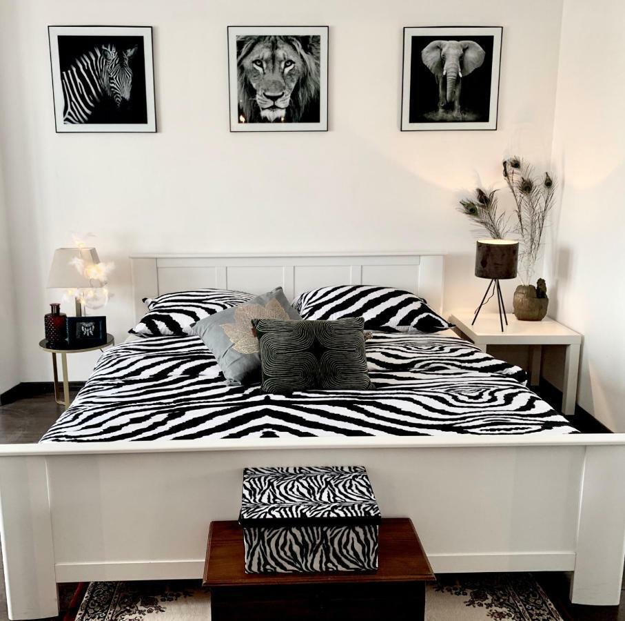 Oldtown Safari Lodge Bratislava Bagian luar foto