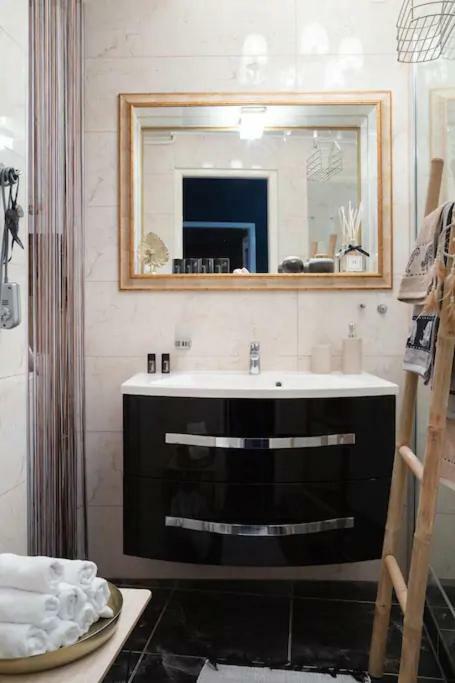 Oldtown Safari Lodge Bratislava Bagian luar foto