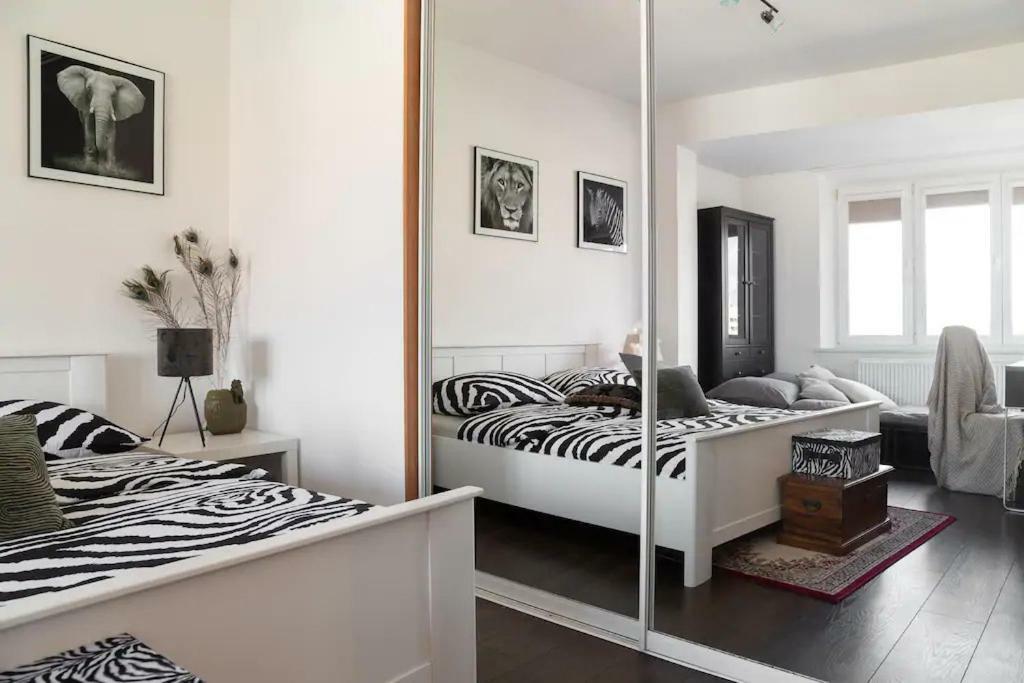 Oldtown Safari Lodge Bratislava Bagian luar foto