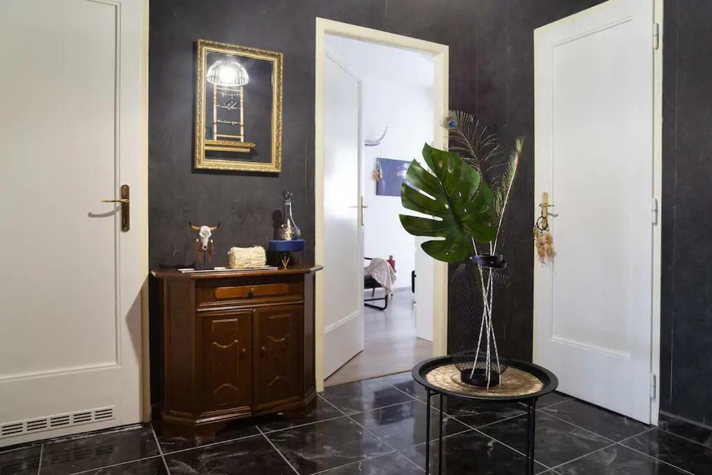 Oldtown Safari Lodge Bratislava Bagian luar foto