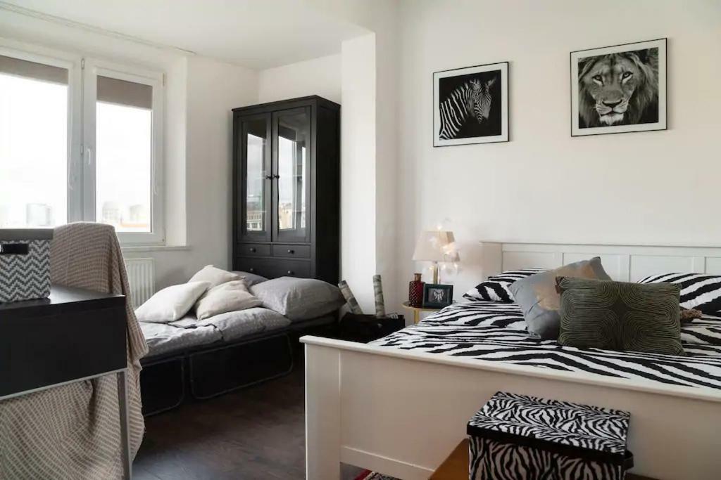 Oldtown Safari Lodge Bratislava Bagian luar foto