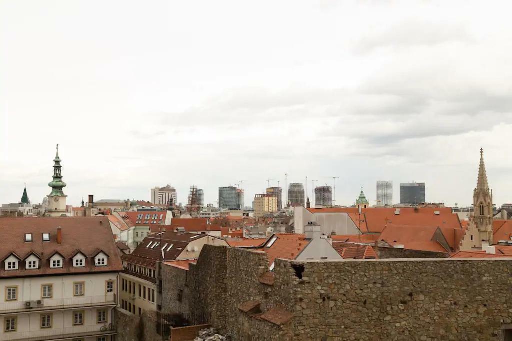 Oldtown Safari Lodge Bratislava Bagian luar foto