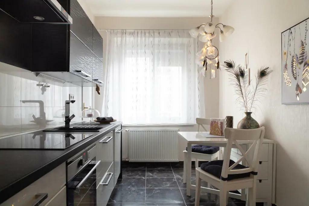 Oldtown Safari Lodge Bratislava Bagian luar foto